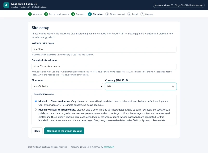 Browser installer, site setup: institute name, site address, time zone, currency and the choice between Mode A (clean production) and Mode B (with demo data).